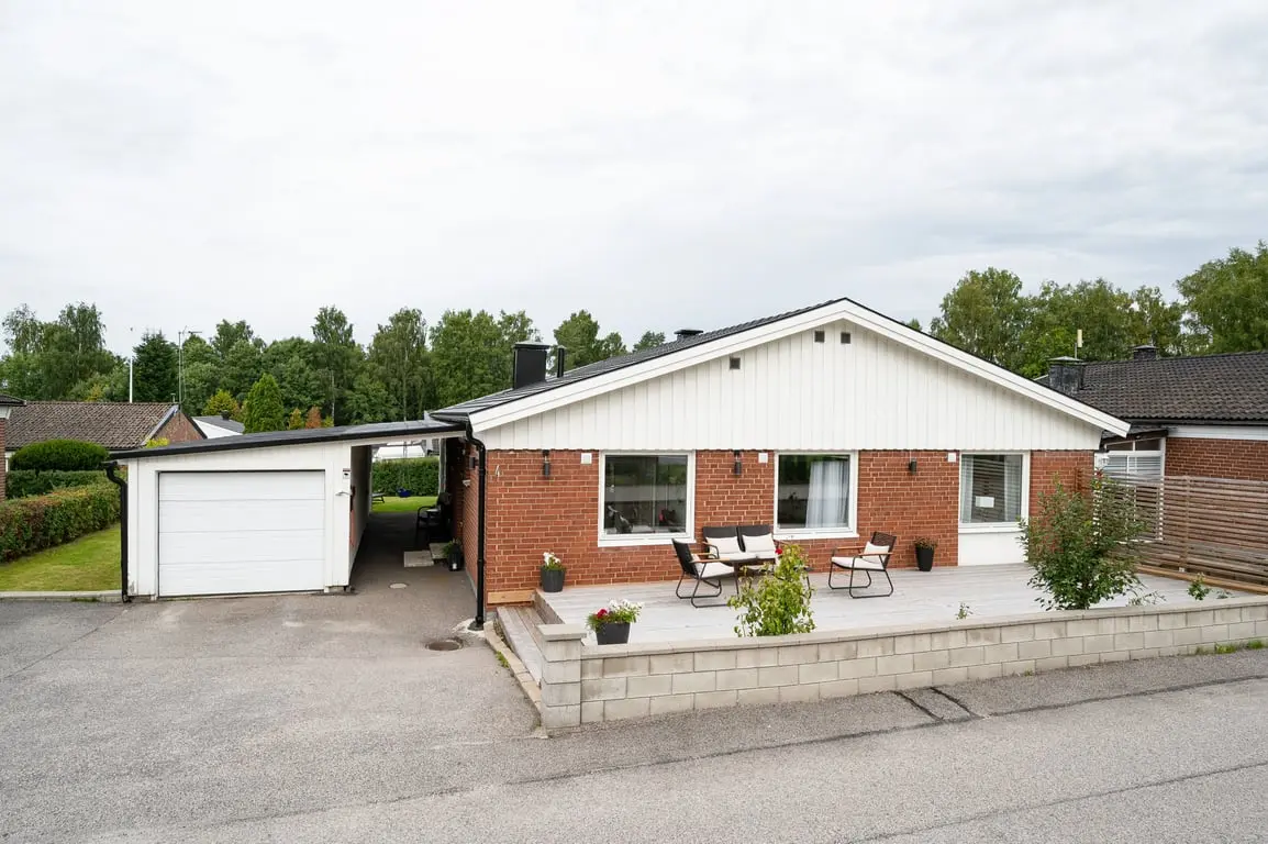 Bild 1 av 33 på Sörmarksgången 4