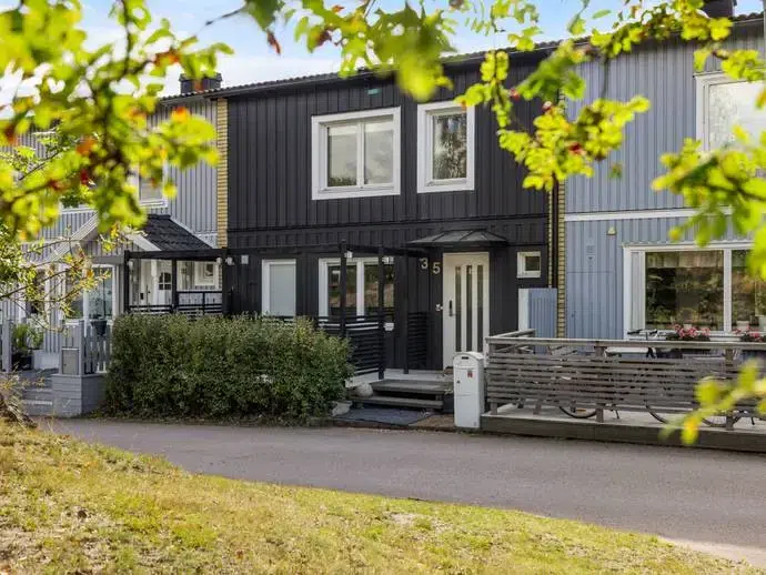 Semi-detached/terraced, 6 rooms, 176 m²
