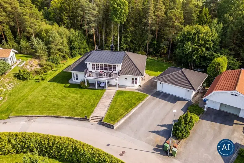 House, 7 rooms, 240 m² in Enköping