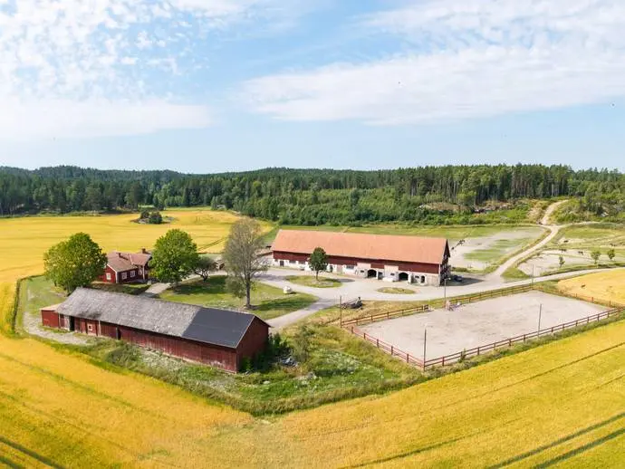 Image 1 of 21 of Finntorps gård 522