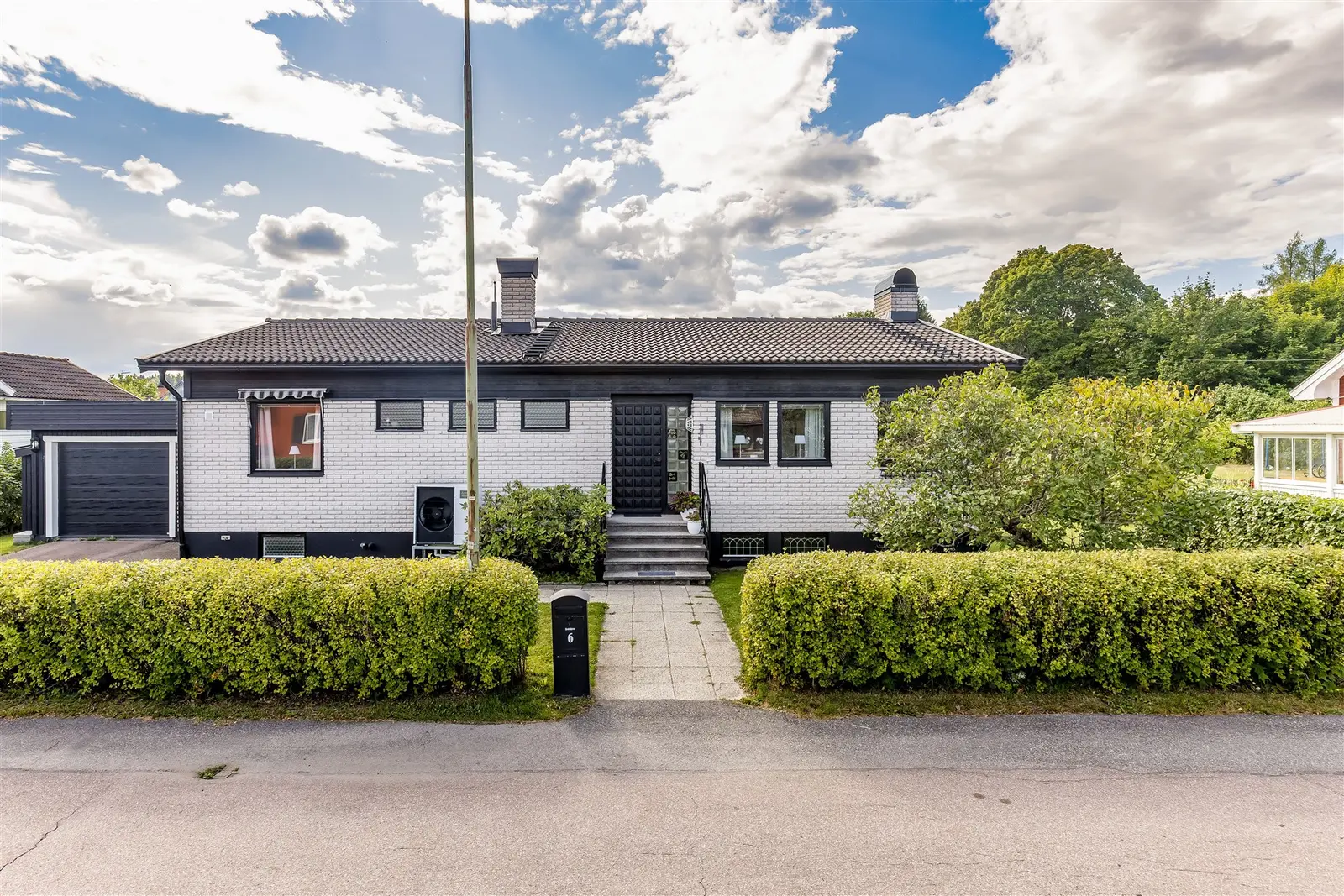 Image 1 of 21 of Hedvägen 6
