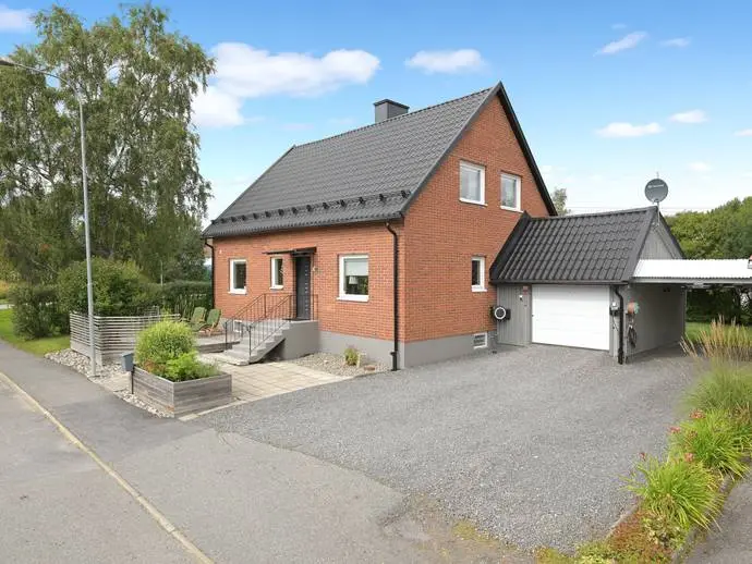 Bild 1 av 21 på Klövervägen 3