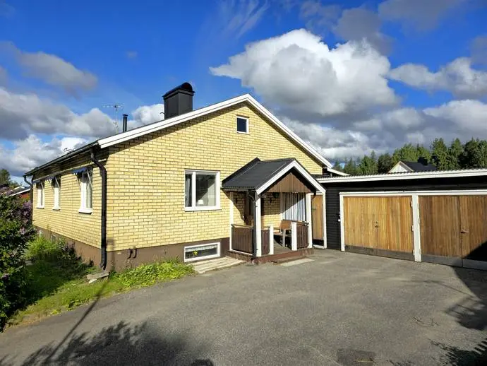 Image 1 of 21 of Sandvägen 7
