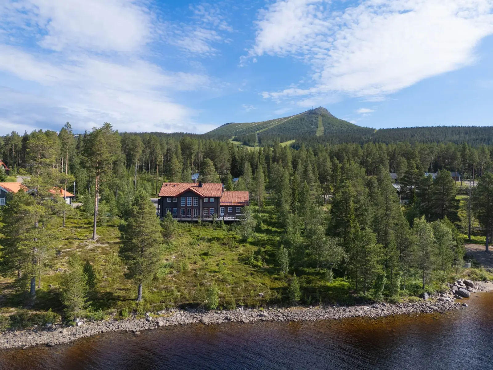Bild 1 av 21 på Strandbacken 8