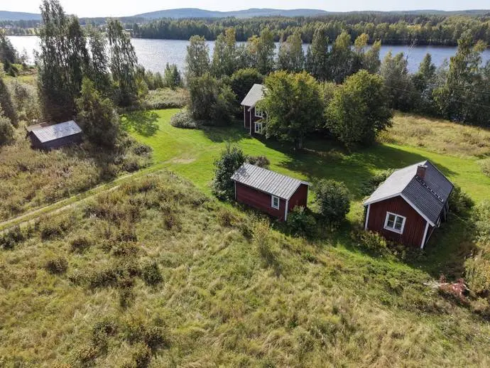 Image 1 of 16 of Bredåker