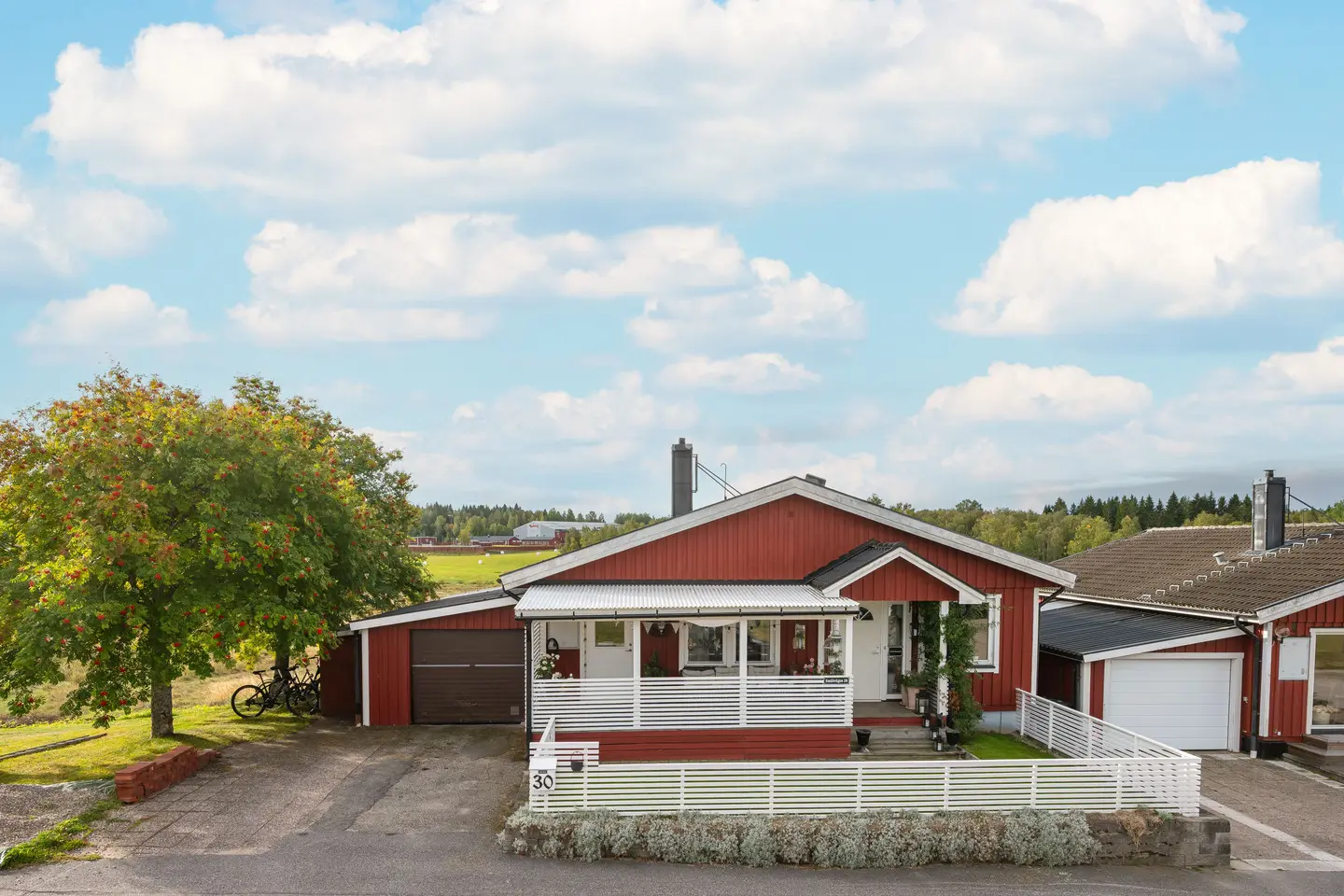 Bild 1 av 6 på Smältvägen 30