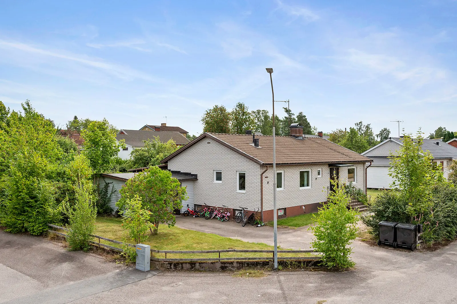 Bild 1 av 6 på Rasthagsvägen 8
