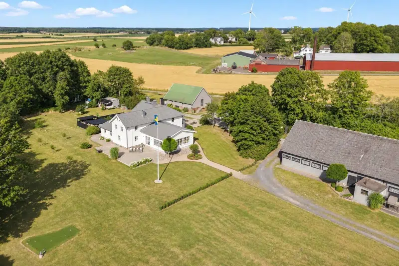 Gård, 7 rum, 334 m² i Torstäva