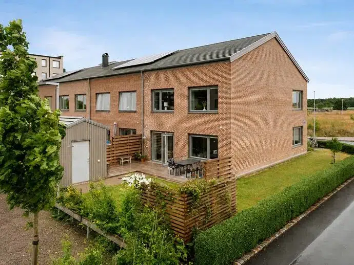 Semi-detached/terraced, 5 rooms, 137 m²