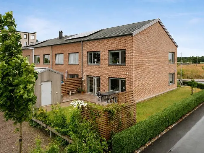 Image 1 of 21 of Vintergatan 14
