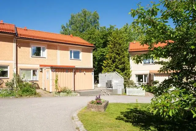 Par-/radhus, 3 rum, 85 m² i Skogås