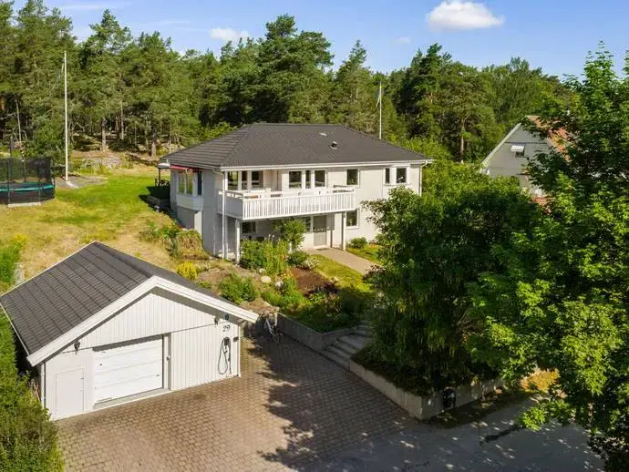 Villa, 8 rum, 181 m²