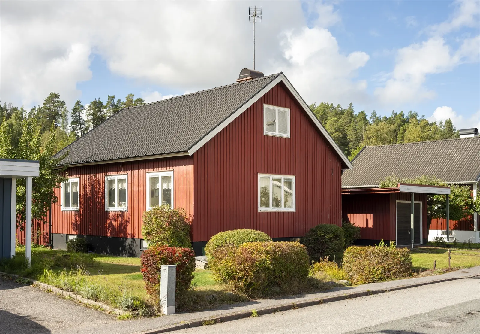 Bild 1 av 6 på Ängsvägen 7