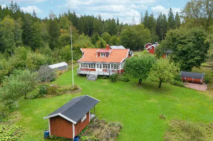 House, 2 rooms, 120 m² in Tvarred