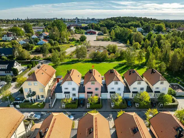 Par-/radhus, 6 rum, 192 m² i Sundby