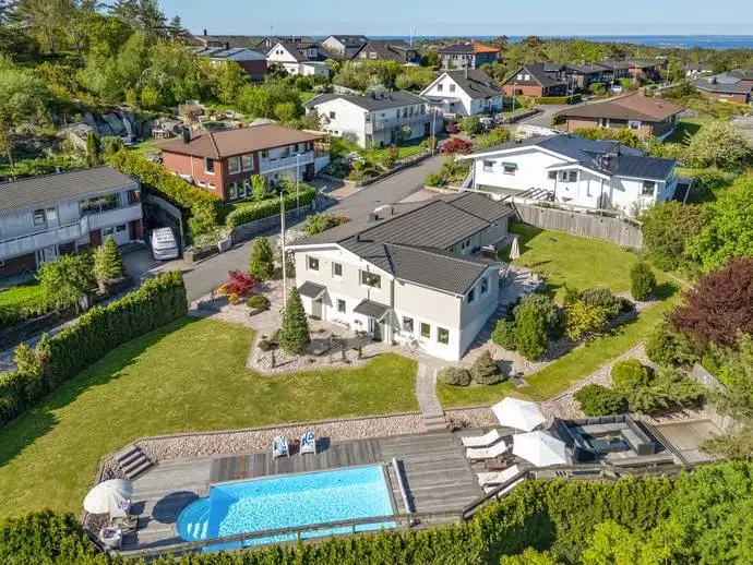 Villa, 6 rum, 182 m²