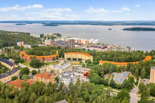 Image 1 of 12 of Kärnmakargränd