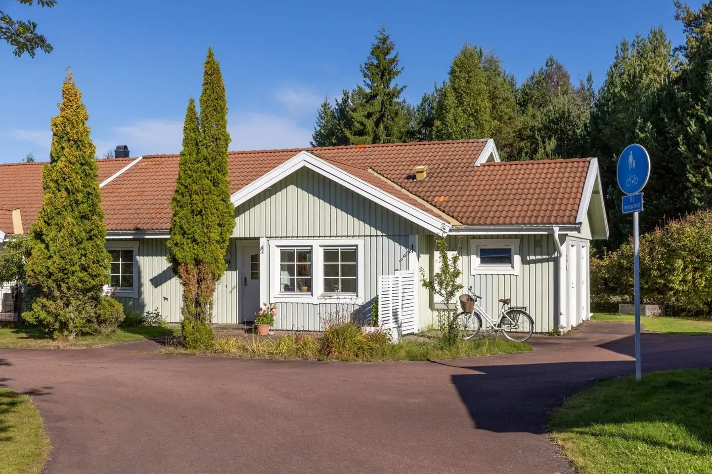 Bild 1 av 22 på Skogsbacken 22