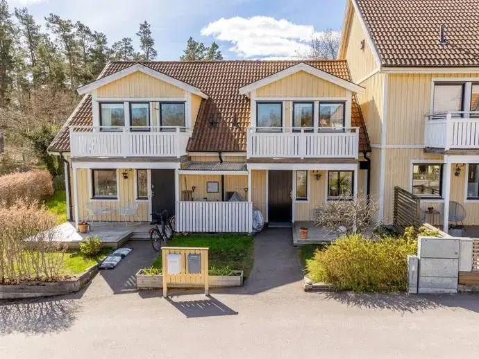 Semi-detached/terraced, 4 rooms, 109 m²