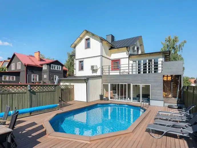 Villa, 8 rum, 319 m²