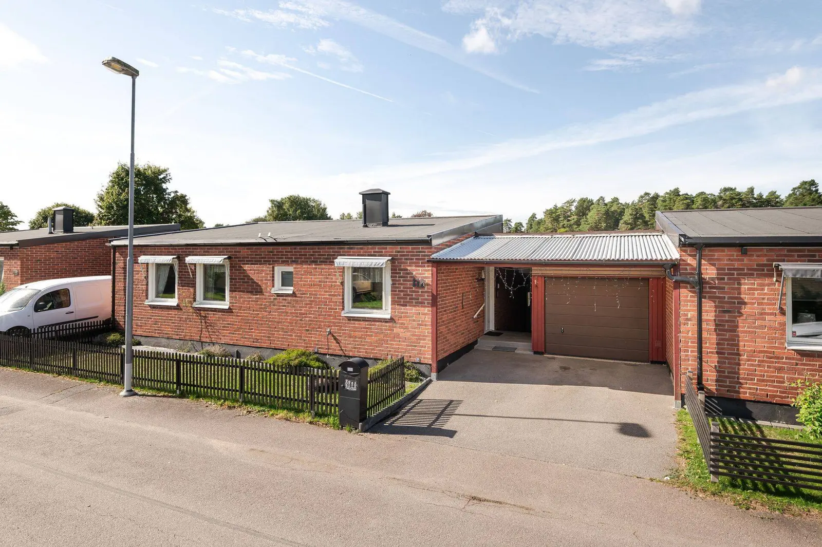 Bild 1 av 25 på Almgatan 11B