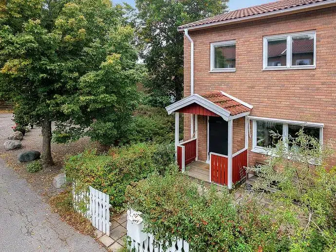 Semi-detached/terraced, 3 rooms, 92 m²