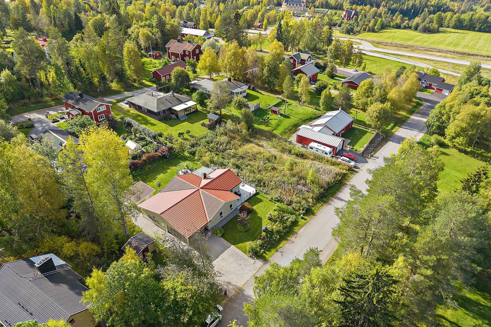 Bild 1 av 40 på Herrgårdsvägen 10