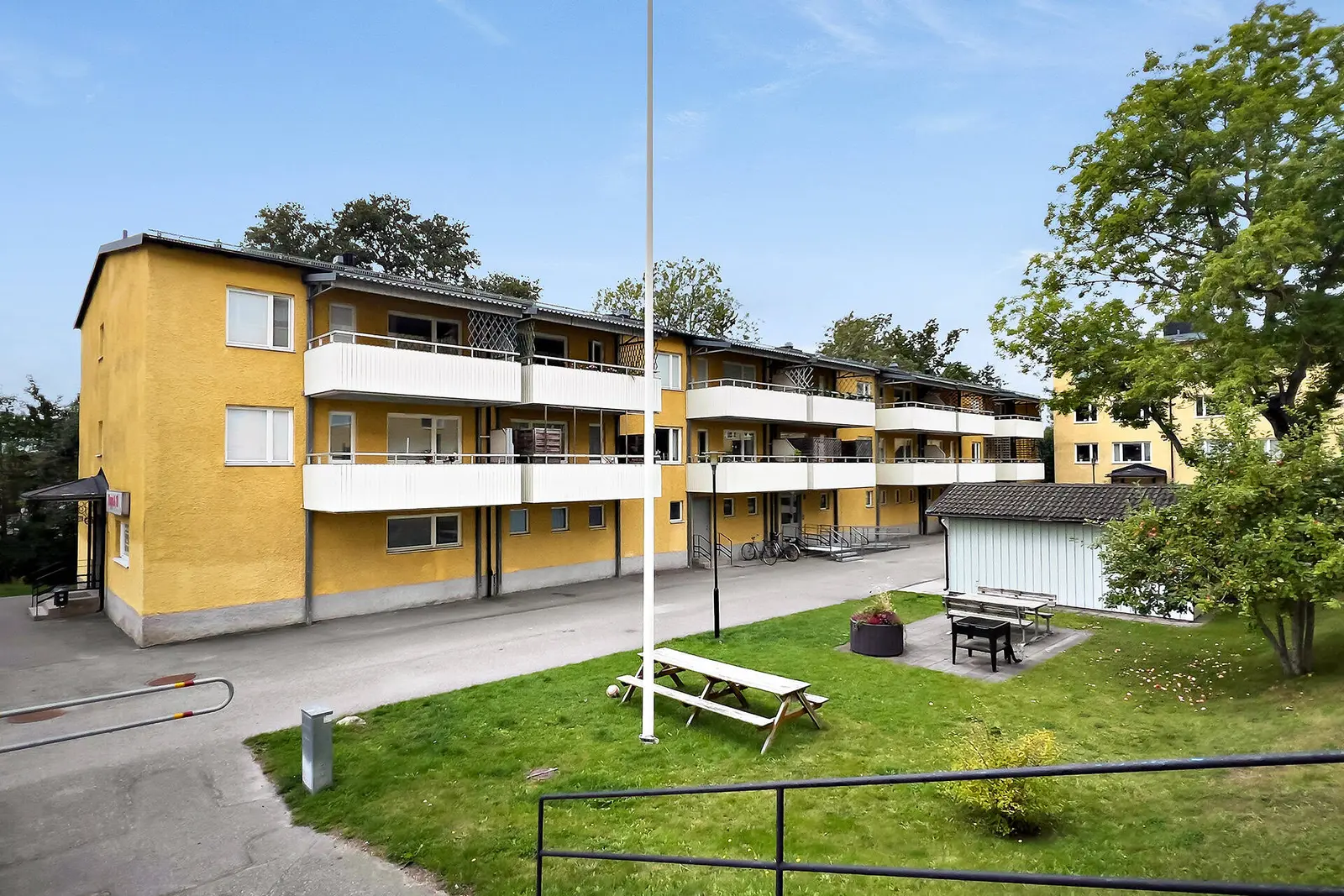 Bild 1 av 14 på Allévägen 9D
