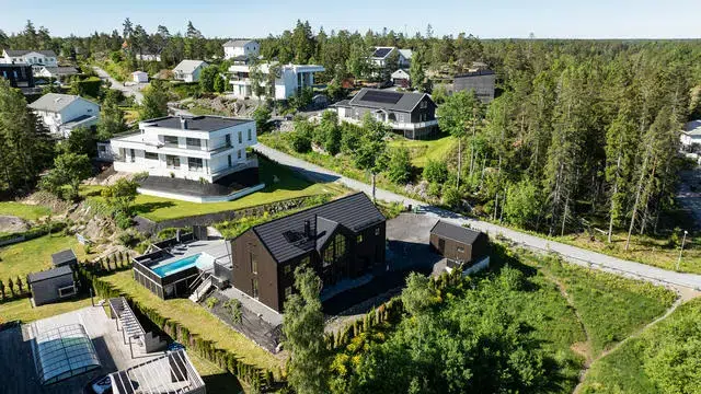 House, 7 rooms, 220 m² in Haninge