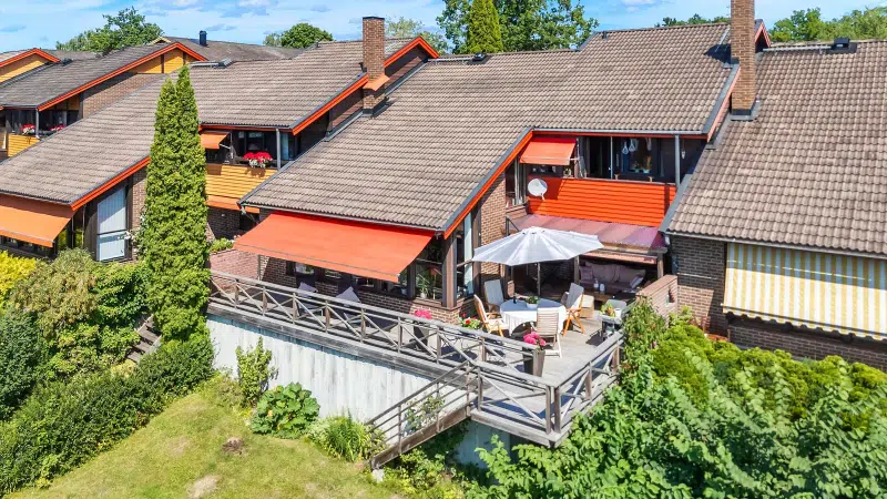 Semi-detached/terraced, 5 rooms, 247 m² in Blåsbo
