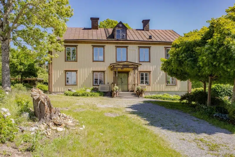 House, 8 rooms, 236 m² in Litslena