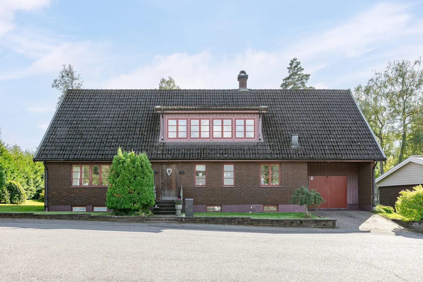 Bild 1 av 9 på Slåtterstigen 16