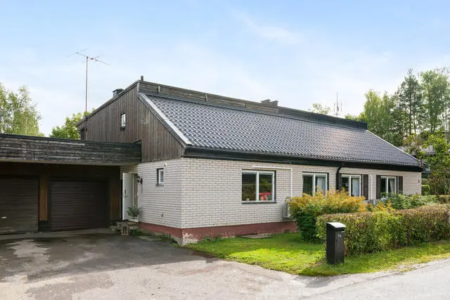 Image 1 of 21 of Svärdsysslevägen