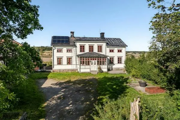 Bild 1 av 41 på Rumsta 131