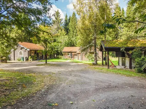 Image 1 of 41 of Södra Hällsjövägen 14