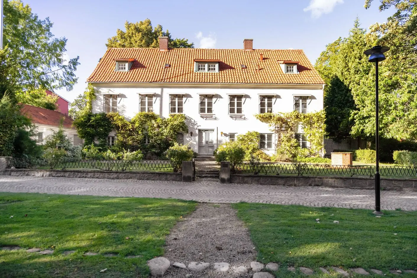 Image 1 of 41 of Snapphanegatan 2