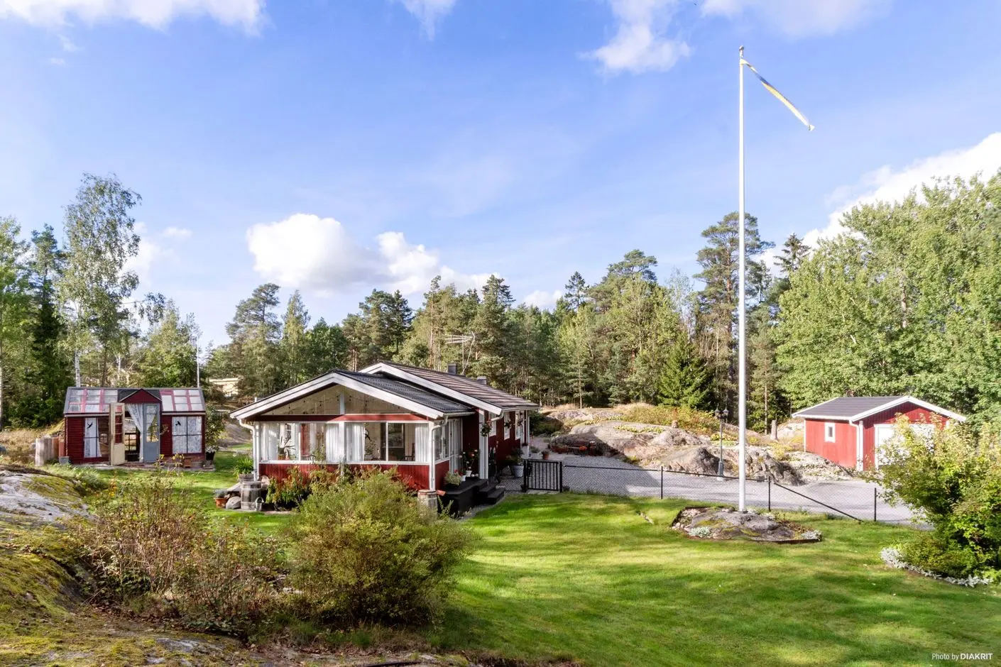 Bild 1 av 41 på Kajutvägen 2