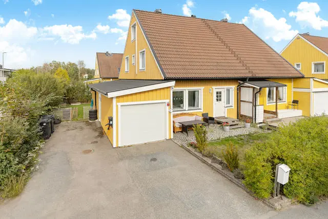 Image 1 of 33 of Oxdansvägen