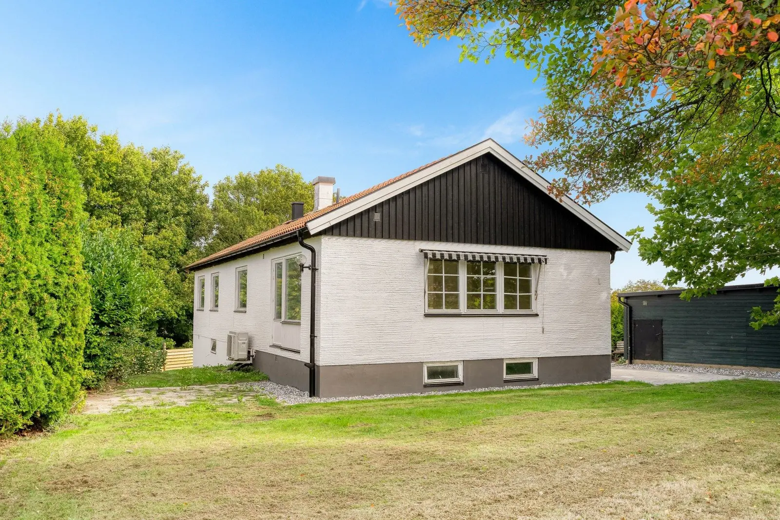 Image 1 of 40 of Långhögsvägen 1
