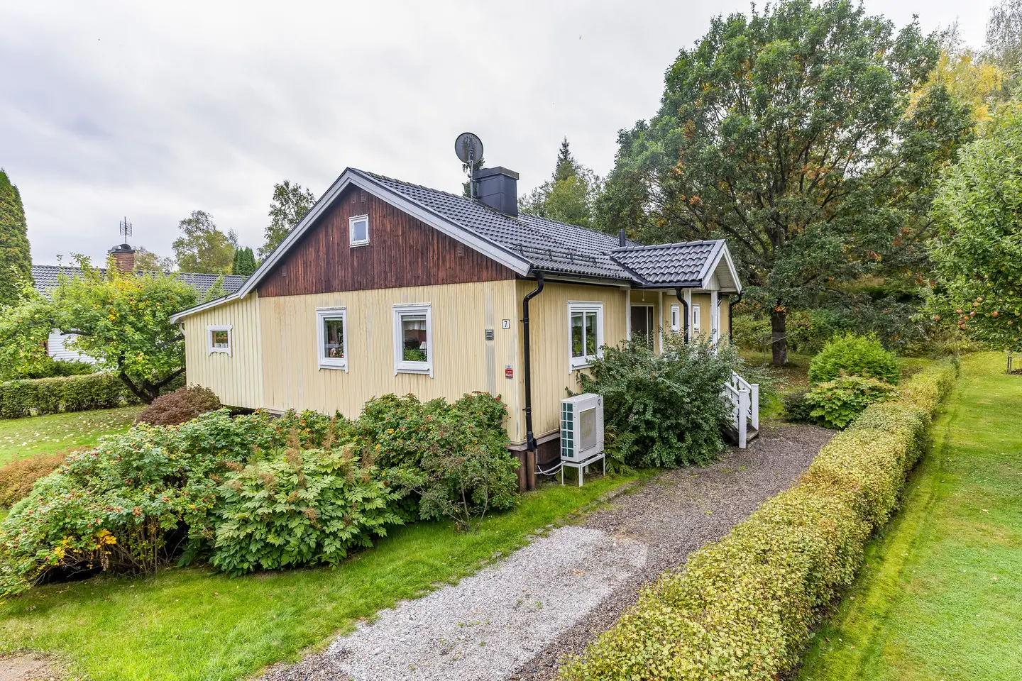 Bild 1 av 20 på Ängsgatan 7