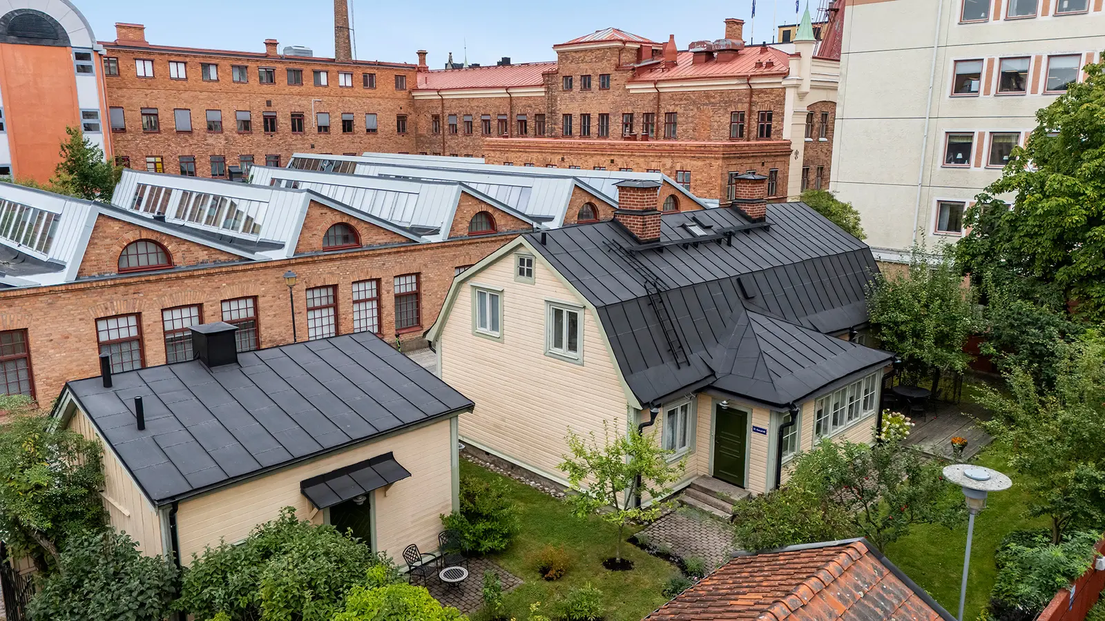 Image 1 of 41 of Nygatan 33