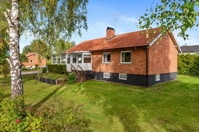House, 4 rooms, 99 m² in Hallstavik