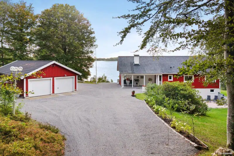 House, 4 rooms, 187 m² in Hjälmsjön