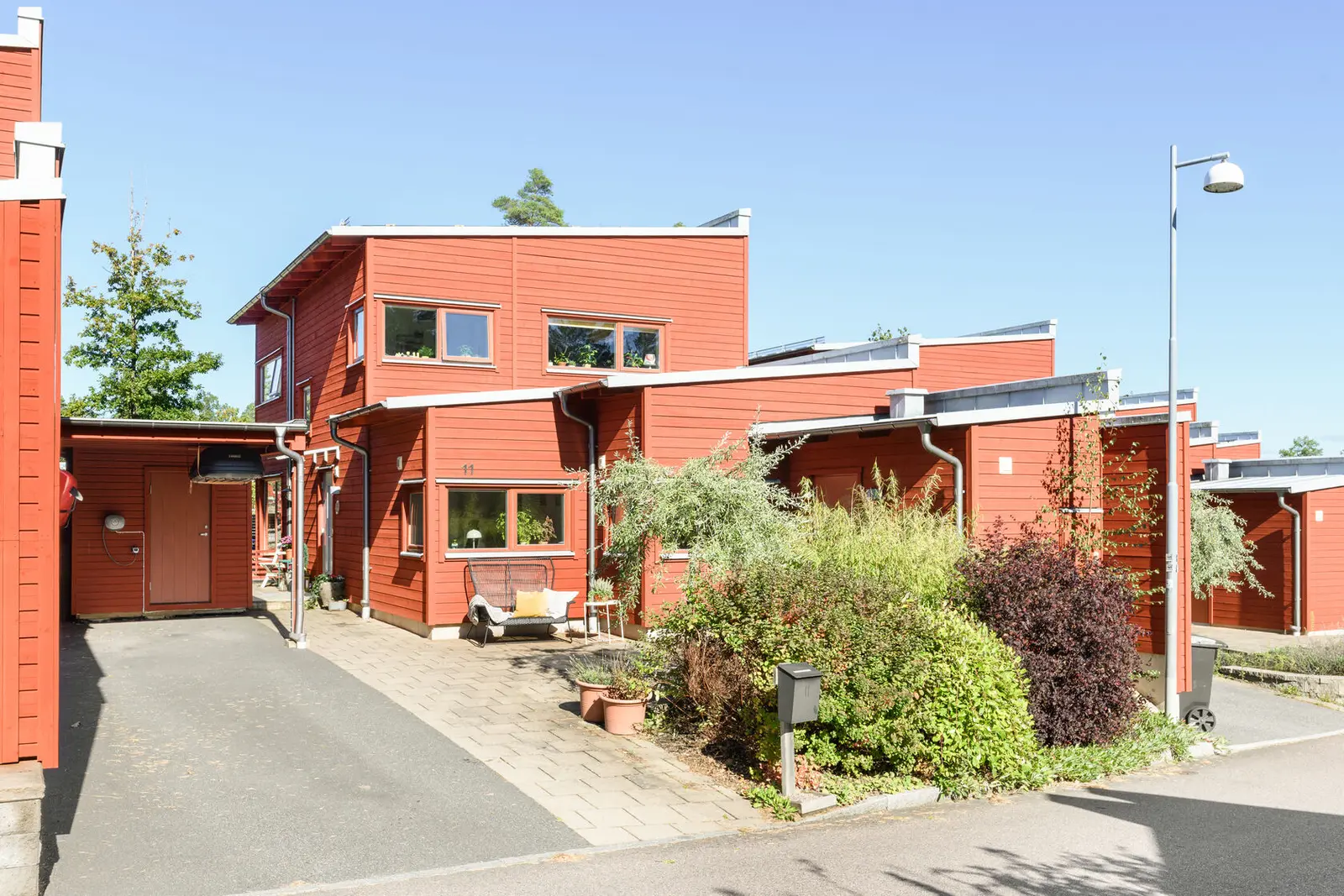 Bild 1 av 40 på Agda Helins väg 11