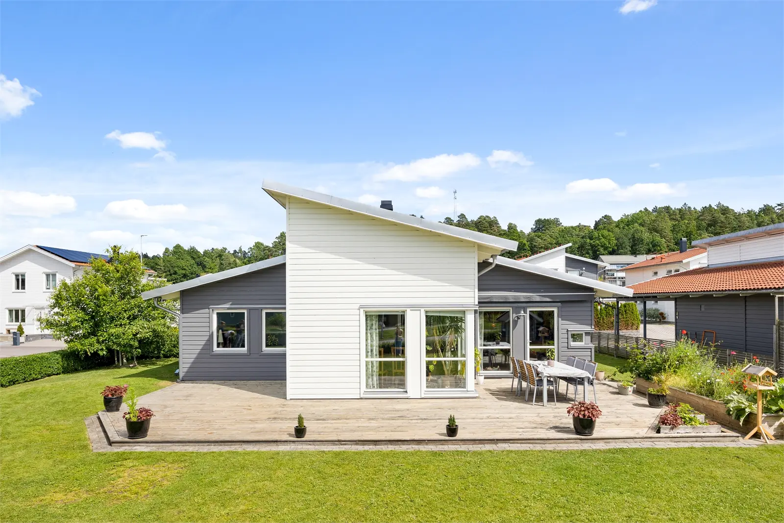 Bild 1 av 15 på Hästekärrsvägen 1