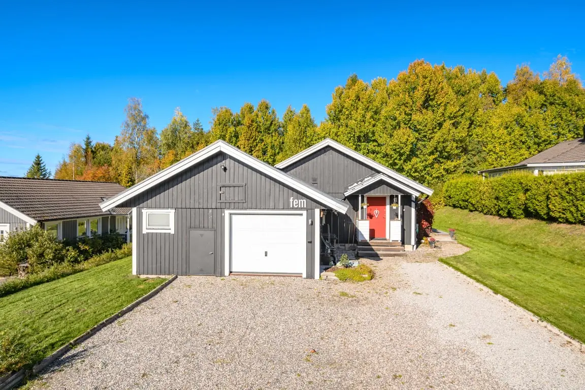 Bild 1 av 33 på Kuttervägen 5