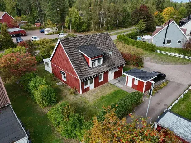 House, 5 rooms, 152 m² in Skräddarbacken