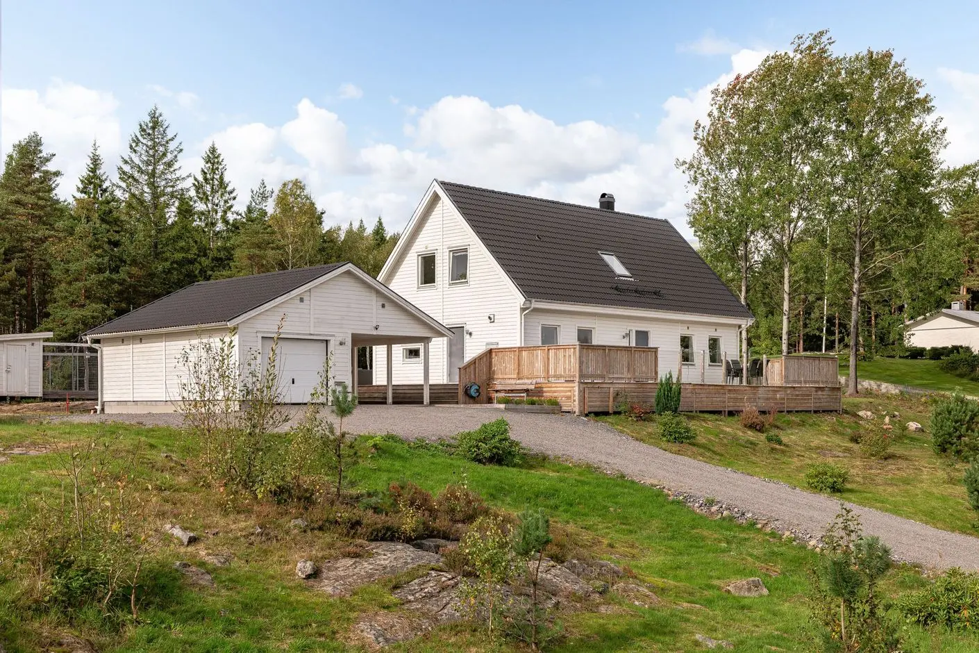 Image 1 of 21 of Pussen 483