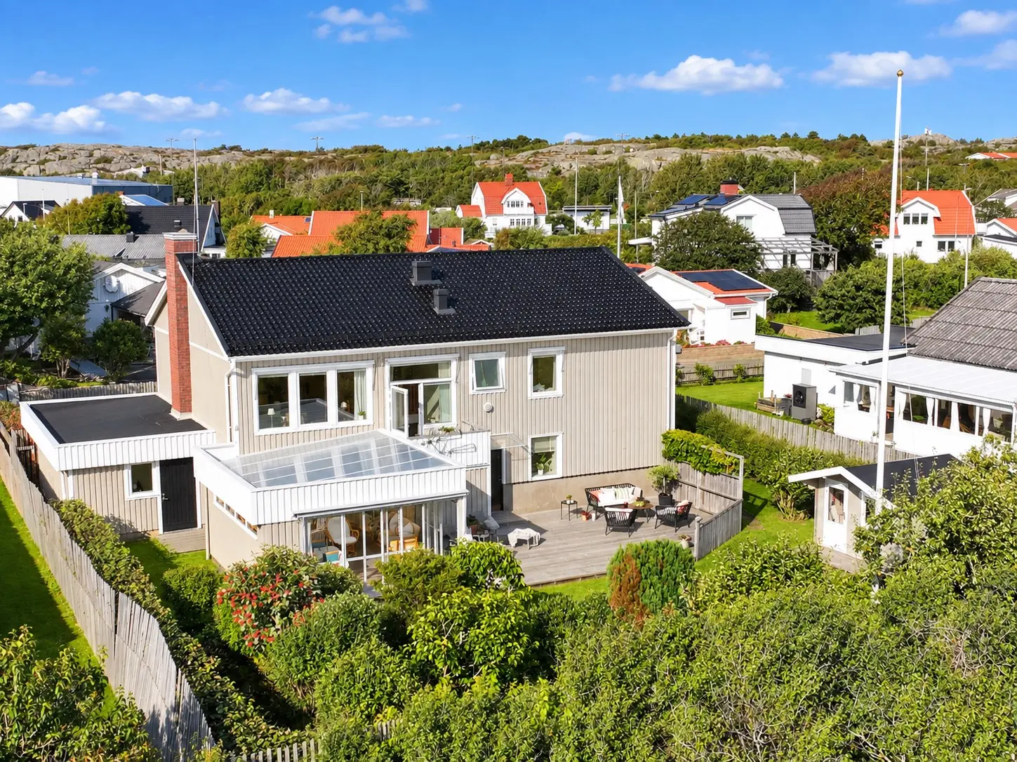 Bild 1 av 40 på Trollbärsvägen 8