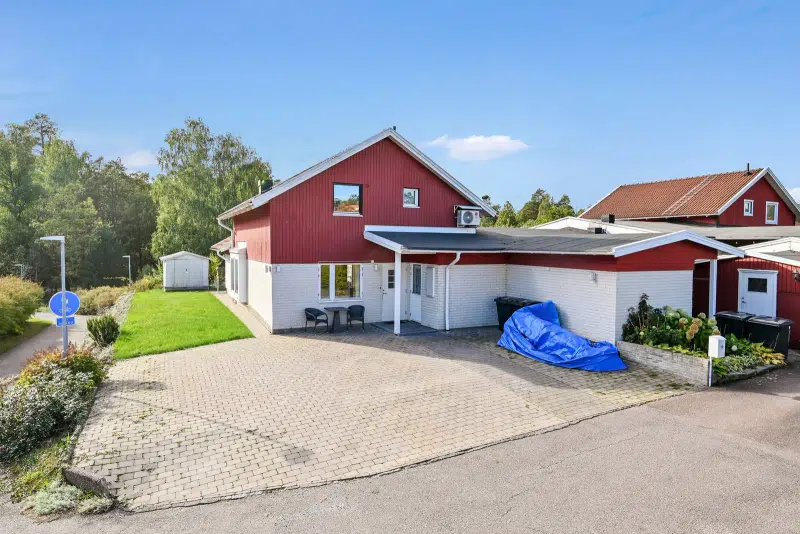 House, 5 rooms, 122 m² in Steninge